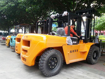 深圳搬運行業采購杭州叉車案例